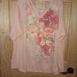 Terra & Sky Women's Short Sleeve Floral Tee - Peach and Red